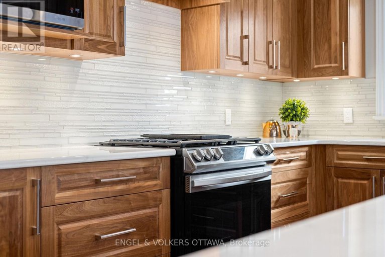 29636459/865-tewin-circle/camelot/ottawa/ontario/K4A1K1_9