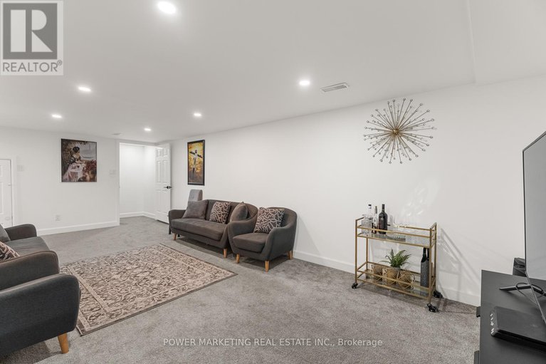 28389026/2714-hickson-crescent/redwood-park/ottawa/ontario/K2H6Y6_29