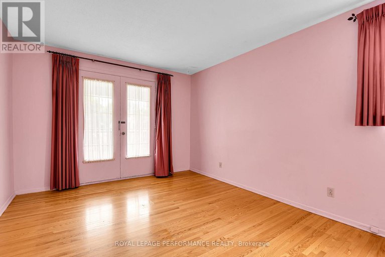28570565/2220-quinton-street/urbandale-acres/ottawa/ontario/K1H6V3_15