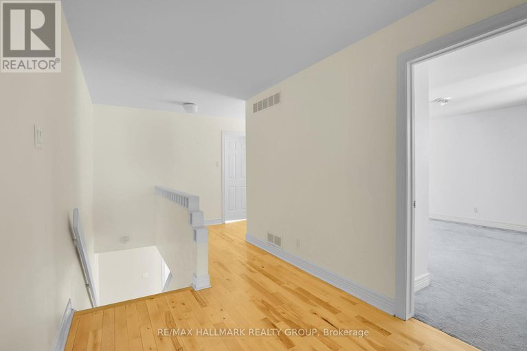 28244394/303-sherwood-drive/civic-hospital/ottawa/ontario/K1Y3W7_20