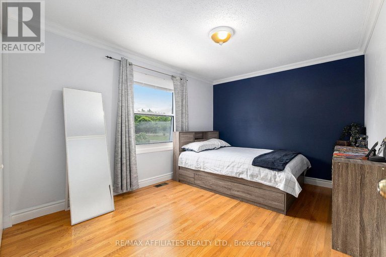 28762510/23-sioux-crescent/bruce-farmgraham-parkqualicumbellands/ottawa/ontario/K2H7E4_19