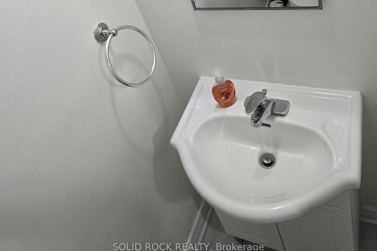 28510930/9-740-morin-street-n/castle-heights/ottawa/ontario/K1K3G9_23