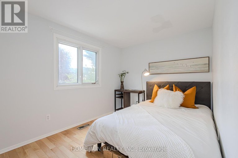 28636833/30-turret-court/glencairnhazeldean/ottawa/ontario/K2L2L1_28