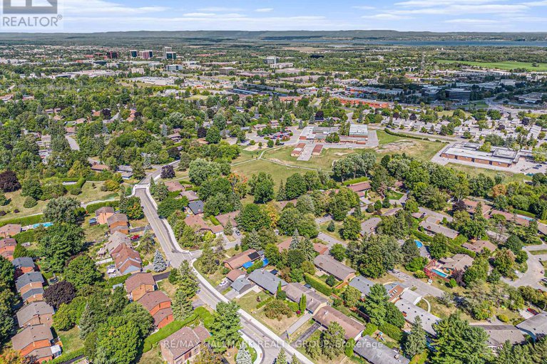28815928/70-varley-drive/beaverbrook/ottawa/ontario/K2K1H2_34