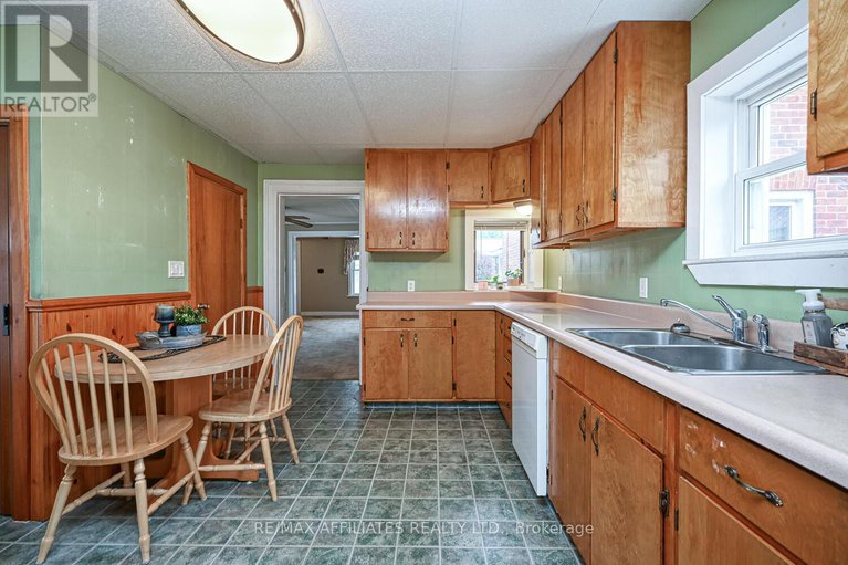 28498244/11-merrick-street/smiths-falls/smiths-falls/ontario/K7A4R2_23