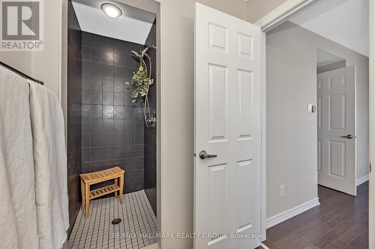 29651054/618-martinique-lane/stittsville-north/ottawa/ontario/K2S0L9_29