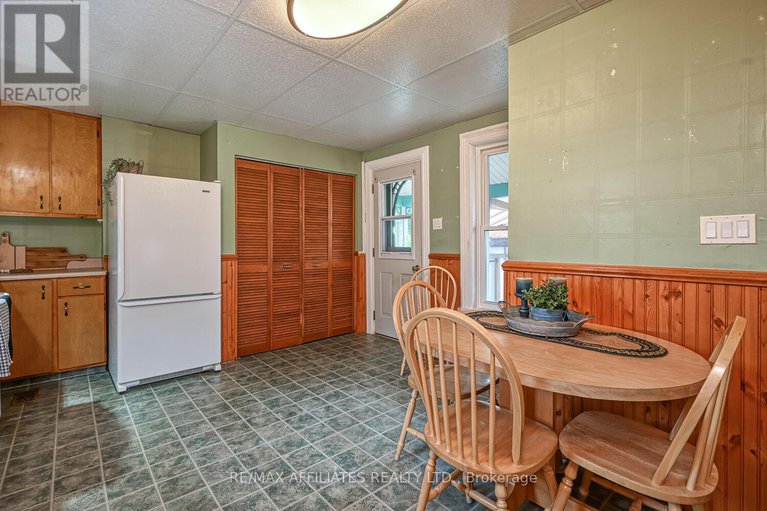 28498244/11-merrick-street/smiths-falls/smiths-falls/ontario/K7A4R2_19