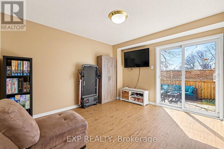 29666141/8-barnaby-private/overbrookcastle-heights/ottawa/ontario/K1K4S4_6