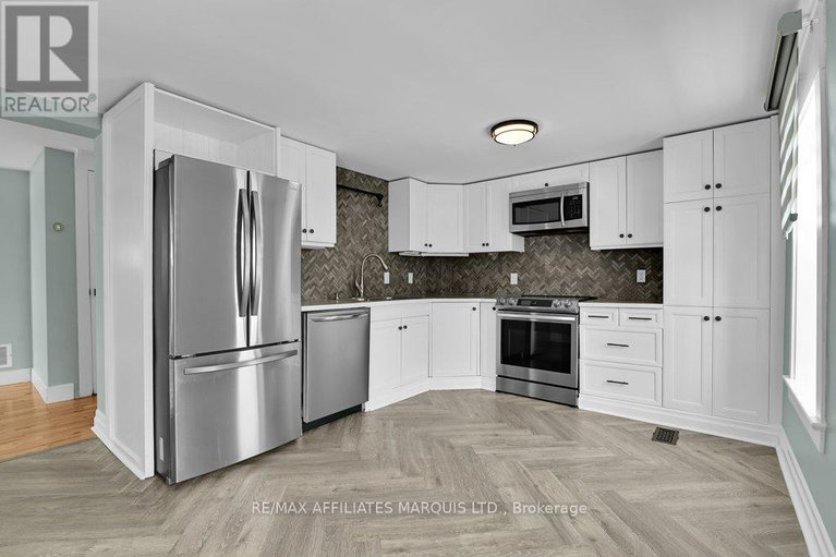 29404761/70-augusta-street/morrisburg/south-dundas/ontario/K0C1X0_10