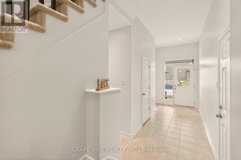 29618523/383-memorial-grove/riverside-southgloucester-glen/ottawa/ontario/K1X0C7_3