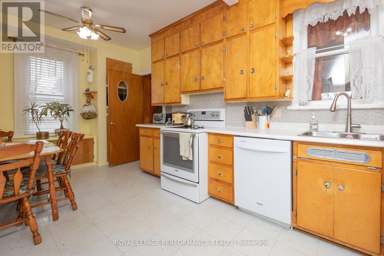 29632412/11-peter-street/maxville/north-glengarry/ontario/K0C1T0_11