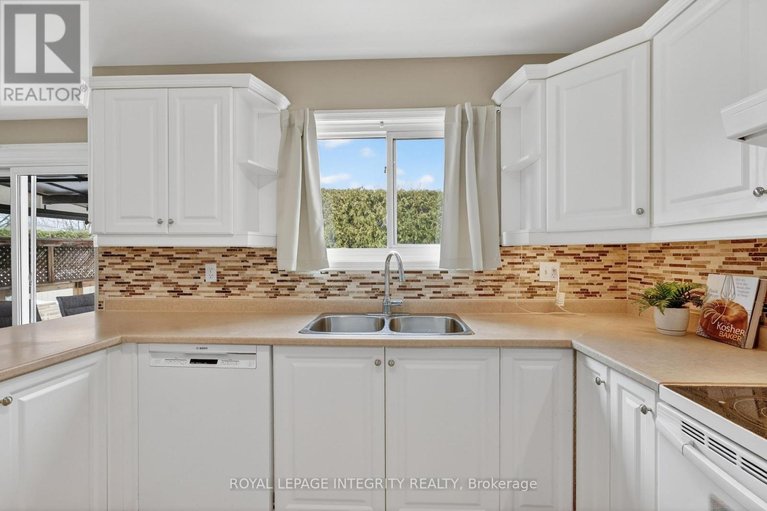 29488935/6020-vineyard-drive/convent-glen/ottawa/ontario/K1C2M5_10