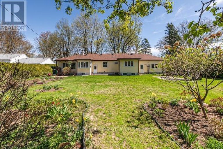 29358841/878-dunlevie-avenue/mckellar-heightsglabar-park/ottawa/ontario/K2A2Z4_46