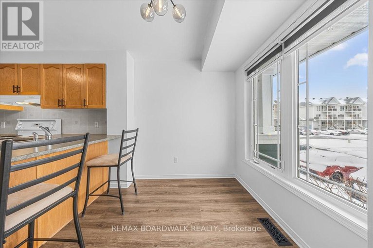 29483798/364-crownridge-drive/emerald-meadowstrailwest/ottawa/ontario/K2M3A4_5