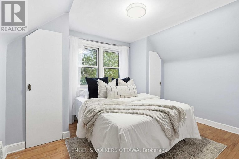 29121970/1238-cheverton-avenue/alta-vista/ottawa/ontario/K1H7P6_17