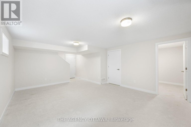 29303464/948-seagrave-lane/btwn-franktown-rd-fallowfield-rd/ottawa/ontario/K0A2Z0_21