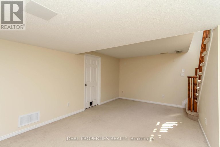 28714023/565-pepperville-crescent-n/emerald-meadowstrailwest/ottawa/ontario/K2M0E6_31
