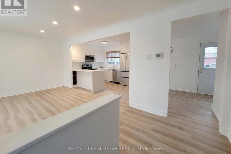 28979840/852-cummings-avenue/castle-heightsrideau-high/ottawa/ontario/K1K2L4_4