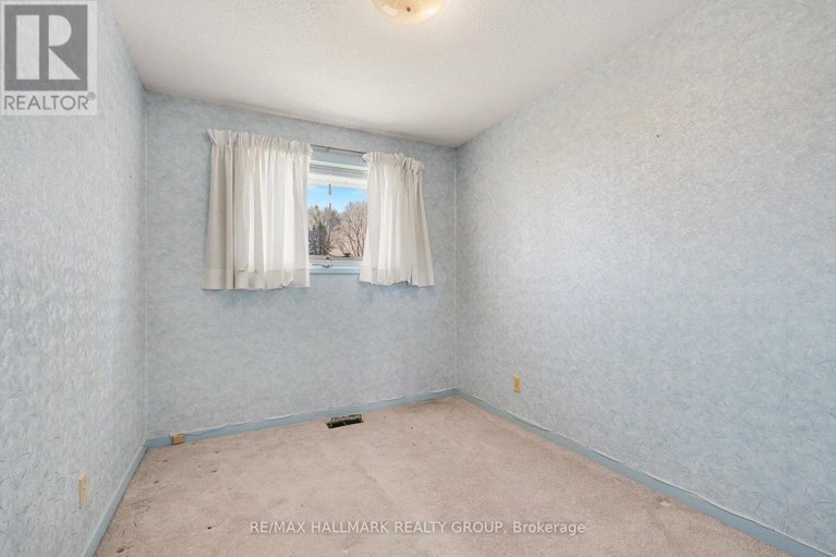 29636247/13-beaumaris-drive/bruce-farmgraham-parkqualicumbellands/ottawa/ontario/K2H7K1_17