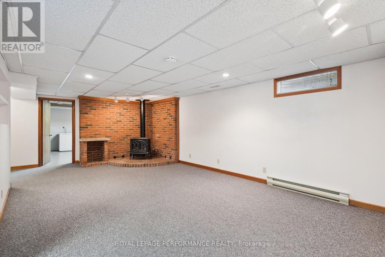 29578731/1989-michigan-avenue/urbandale-acres/ottawa/ontario/K1H6Y1_30