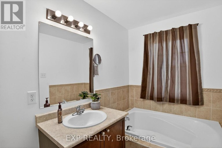 29648103/301-brigitta-street/emerald-meadowstrailwest/ottawa/ontario/K2S0H8_18