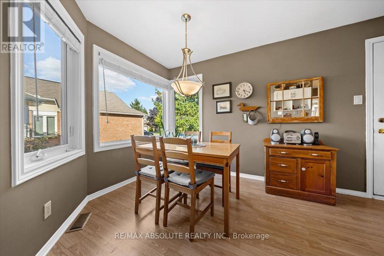 28645750/8-pine-needles-court/stittsville-central/ottawa/ontario/K2S1G5_8