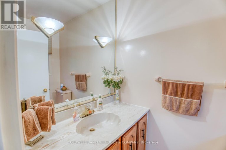 28861258/2005-neepawa-avenue/carlingwood/ottawa/ontario/K2A3L4_11