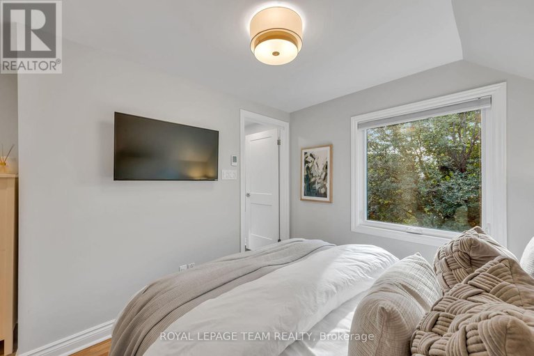 28806110/2233-beaver-avenue/alta-vista/ottawa/ontario/K1H7W3_34