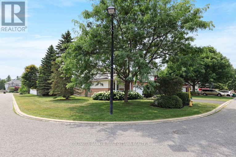 28678446/10-ladybirds-crescent/stittsville-north/ottawa/ontario/K2S1Z6_3