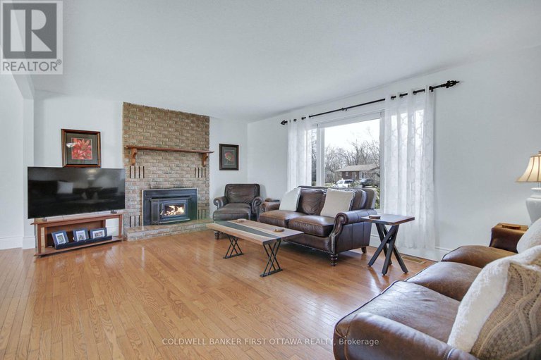 28129909/2313-edward-kidd-crescent/north-gower/ottawa/ontario/K0A2T0_3