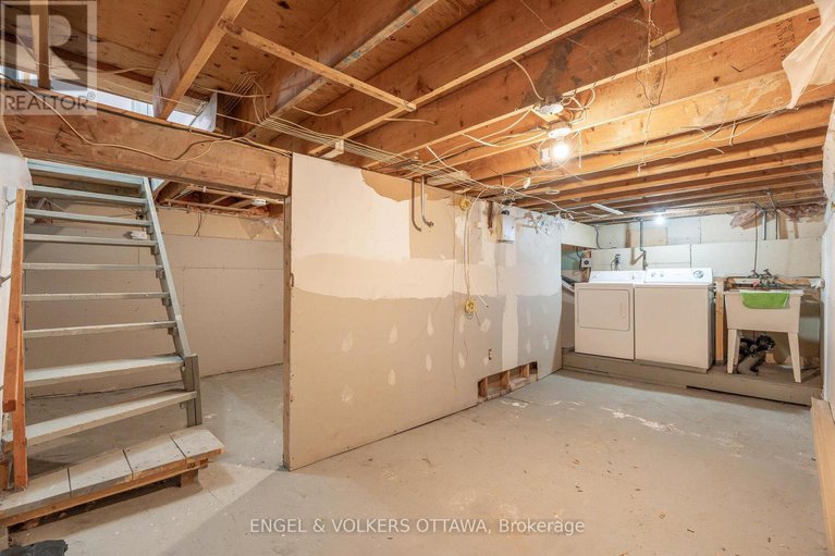 28243621/467-edgeworth-avenue/woodroffe/ottawa/ontario/K2B5L2_27