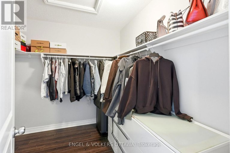 29565291/476-barrick-hill-road/emerald-meadowstrailwest/ottawa/ontario/K2M0H8_12