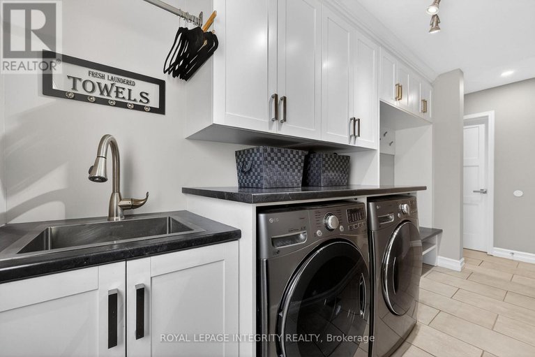 29364107/1380-diane-crescent/fallingbrookridgemount/ottawa/ontario/K4A2N8_22