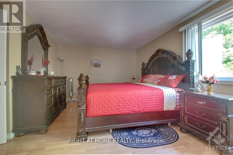 27968976/6078-rivercrest-drive/chapel-hill/ottawa/ontario/K1C5R2_18
