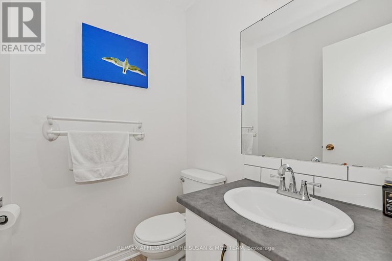 28555719/46-stokes-crescent/glencairnhazeldean/ottawa/ontario/K2L2Z4_20