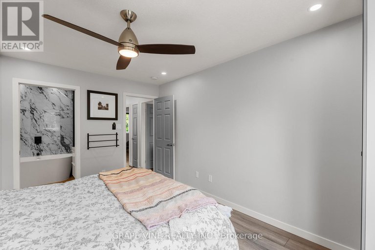 28498245/32-acklam-terrace/morgans-grantsouth-march/ottawa/ontario/K2K2H5_23