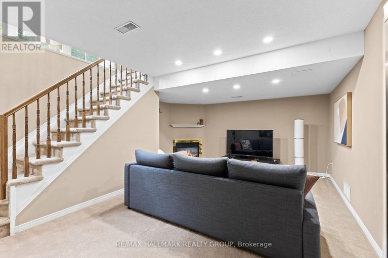 29392389/404-wisteria-crescent/riverside-south/ottawa/ontario/K1V0P1_34