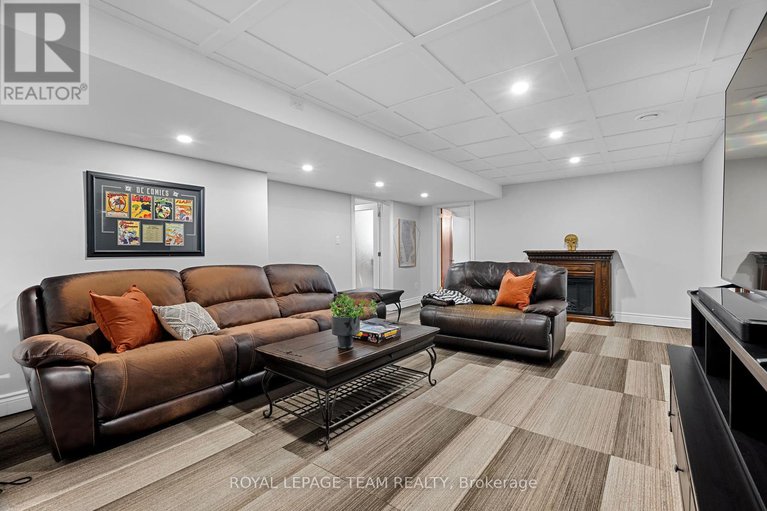 28316771/2377-pine-avenue/manotick-east-to-manotick-station/ottawa/ontario/K4M1B4_34