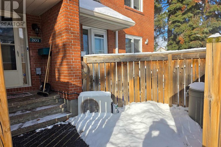 29276549/201-1765-cabaret-lane/fallingbrookpineridge/ottawa/ontario/K4A2H2_2