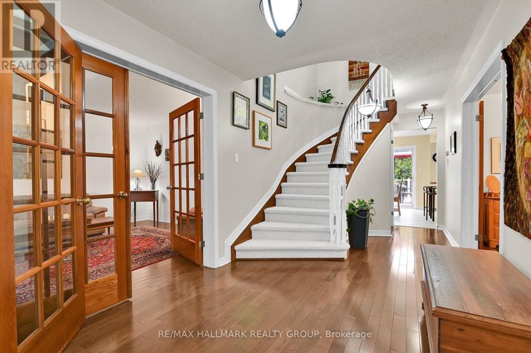 29674273/21-hime-crescent/hunt-club-park/ottawa/ontario/K1G4S1_4