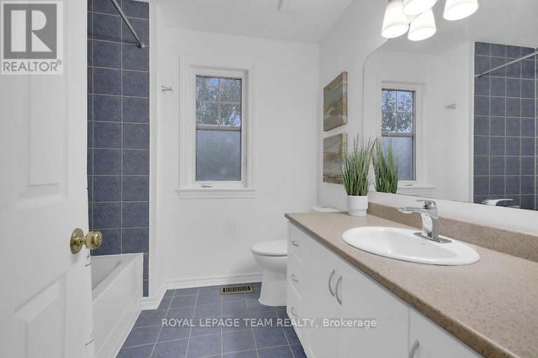 28451153/70-oldfield-street/barrhaven-east/ottawa/ontario/K2G7C2_25