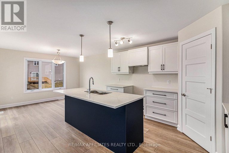 28906373/615-geneva-crescent/embrun/russell/ontario/K0A1W0_8