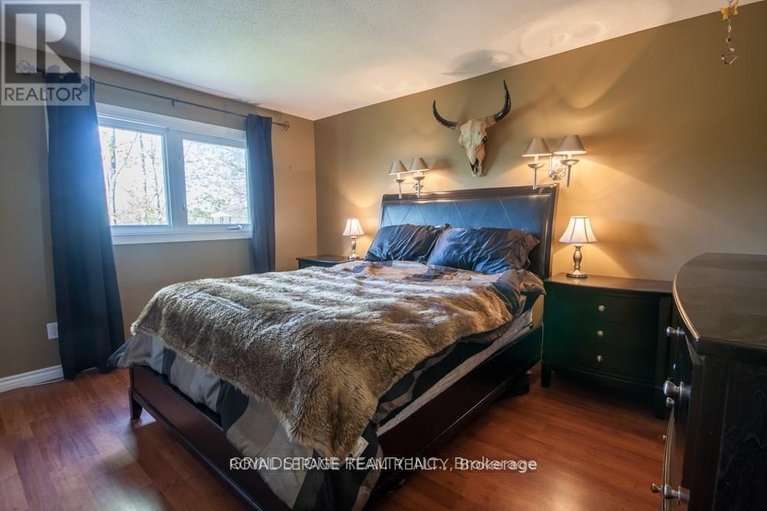 29666146/183-mcelroy-drive/glencairnhazeldean/ottawa/ontario/K2L1X7_11