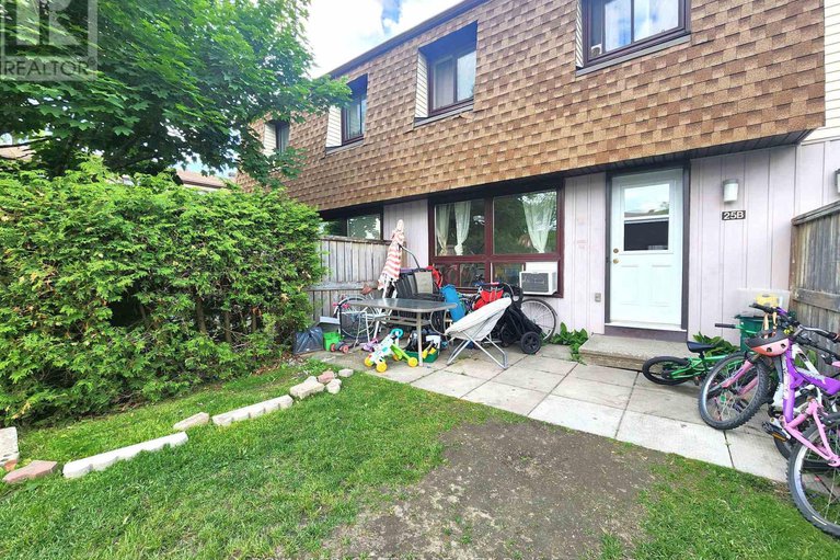 28396854/b-25-bertona-street/craig-henrywoodvale/ottawa/ontario/K2G4G7_22