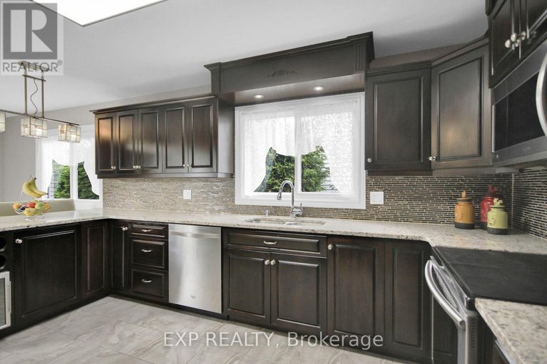 28340674/2001-neepawa-avenue/carlingwood/ottawa/ontario/K2A3L4_21