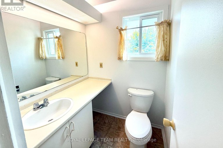 28744295/a-14-castlebrook-lane/centrepointe/ottawa/ontario/K2G5G4_4