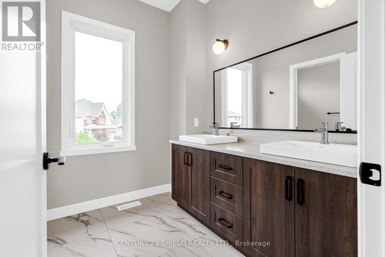 29273182/6831-monument-way/lancaster/south-glengarry/ontario/K0C2C0_18