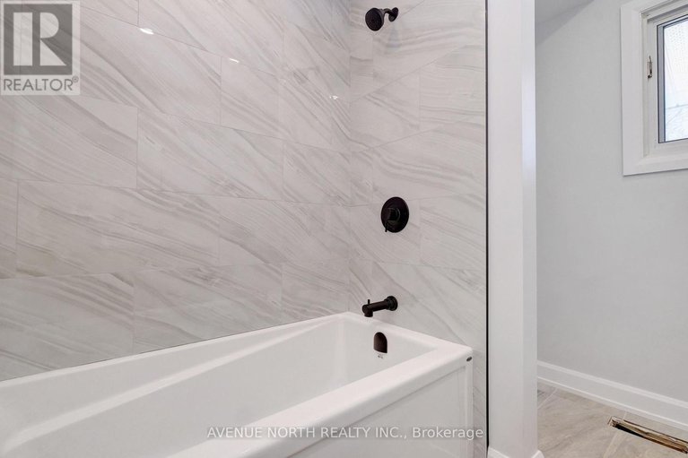 29032421/882-balsam-drive/chatelaine-village/ottawa/ontario/K1E1B5_18