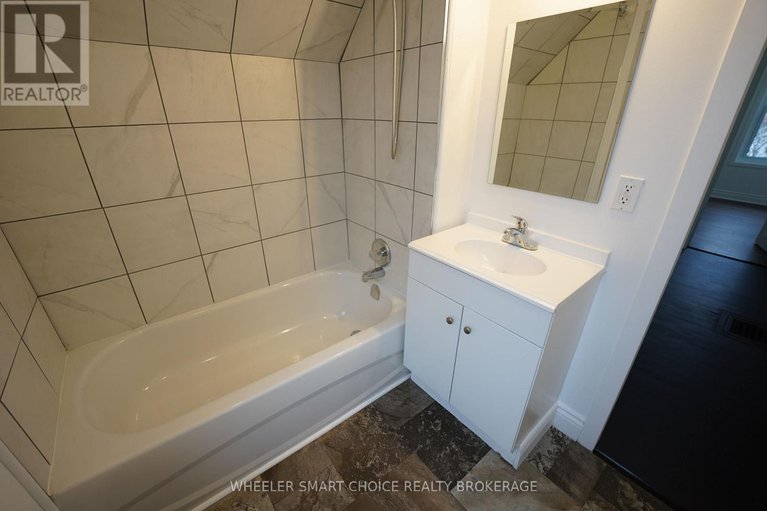 29131494/7-adam-dixon-avenue/long-sault/south-stormont/ontario/K0C1P0_30