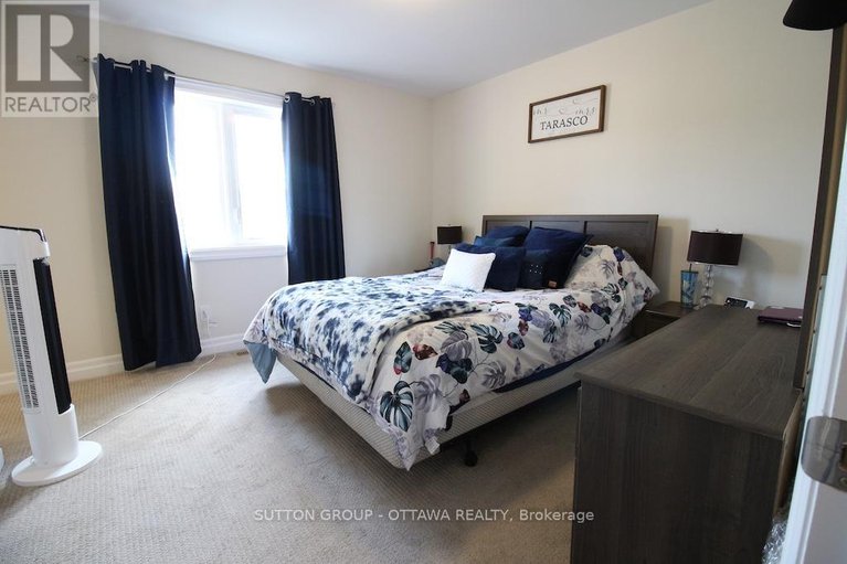 28894848/303-rue-de-l-etang-street/town-of-rockland/clarence-rockland/ontario/K4K0K1_15